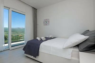 Villa Ella - Makarska by Villas Guide