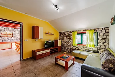 APARTMAN ÐONI 2 by Villas Guide