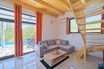 Holiday Home Lipa by Villas Guide