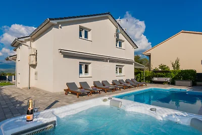 Villa Anteo-Split by Villas Guide