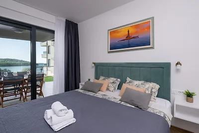 Apartment Megi with Shared Pool & Sea View...