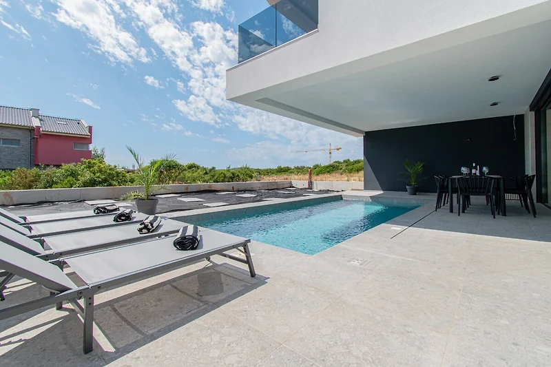 Apartment mit Pool in exklusiver Villa – perfekte Auszeit genießen!