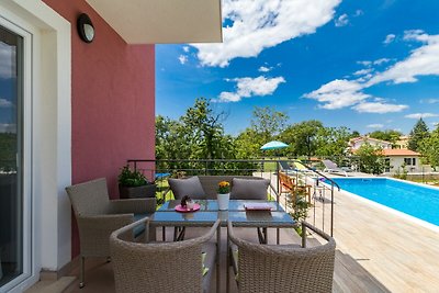 Villa May Porec, Tinjan