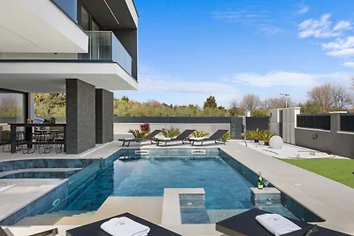 Luxury Villa Asper by Istrabook