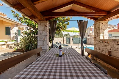 Villa Ulika mit Pool und Jacuzzi