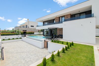 Villa Infinity Gem