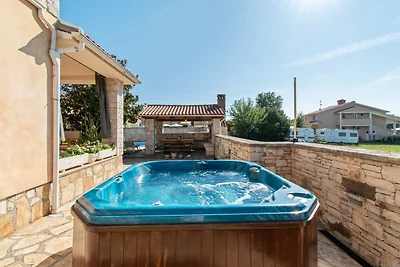 Villa Ulika mit Pool und Jacuzzi
