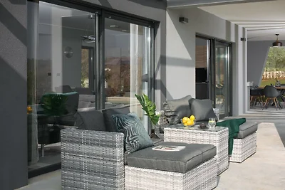 Luxury Vila Infinity - by Istrabook