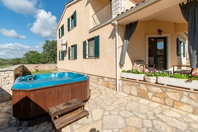 Villa Ulika mit Pool und Jacuzzi