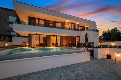 Villa Infinity Gem