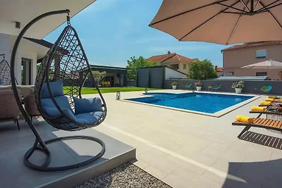 Villa D&V by Istrabook