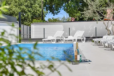 Villa Emma in Pula by Istrabook