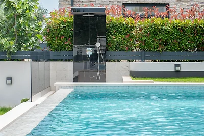 Villa Infinity Gem