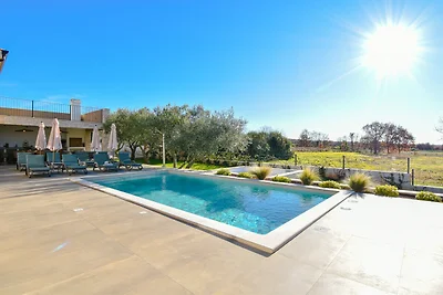 Villa Noor by Istrabook