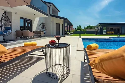 Villa D&V by Istrabook