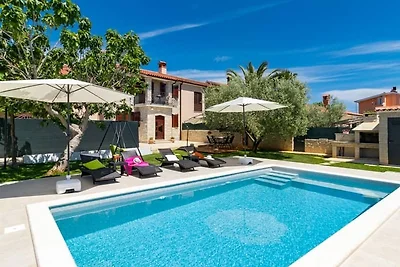 Vila Pietra by Istrabook