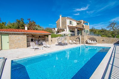 Villa with private pool and jacuzzi