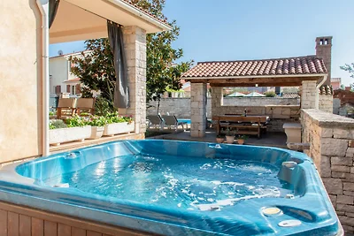 Villa Ulika mit Pool und Jacuzzi