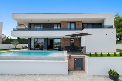 Villa Infinity Gem