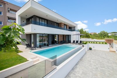 Villa Infinity Gem