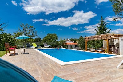 Villa May Porec, Tinjan