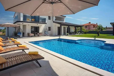 Villa D&V by Istrabook