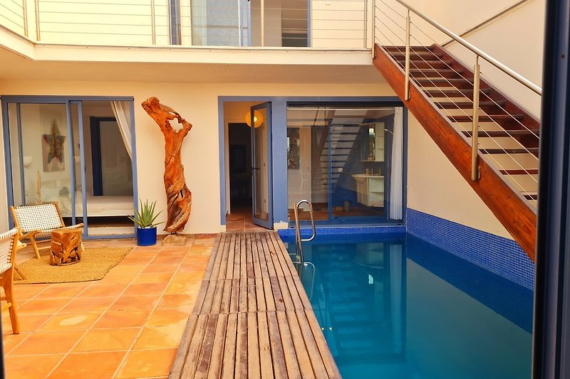 Schönes Haus mit Privatpool und Meerblick in ruhiger Wohngegend.
