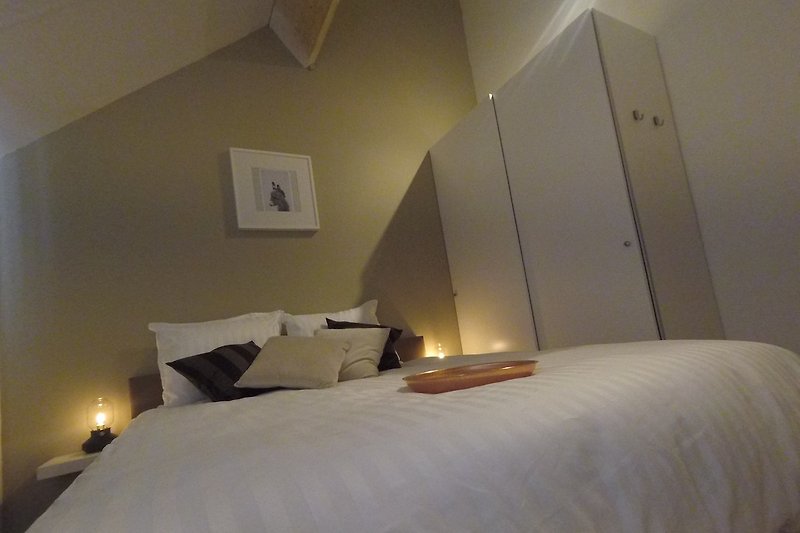 Slaapkamer 3 met 2-persoons bed  vakantiehuis La Couronne, Barvaux - Durbuy