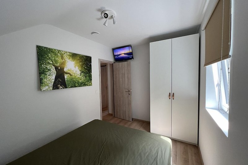 Slaapkamer 1 met TV  vakantiehuis Le Club in Barvaux - Durbuy