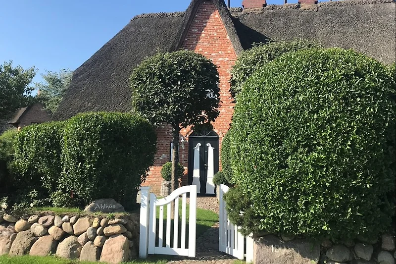 Sure! The translation of "Blick auf das Haus" into Italian is:

Vista sulla casa