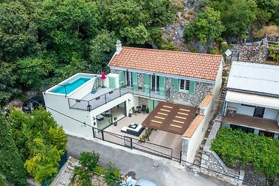 Villa con piscina in cima alla Riviera di...