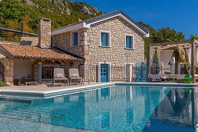 Villa 72