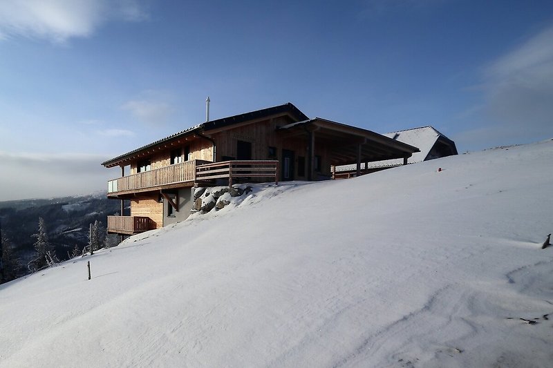 Außenseite Ferienhaus (Winter)