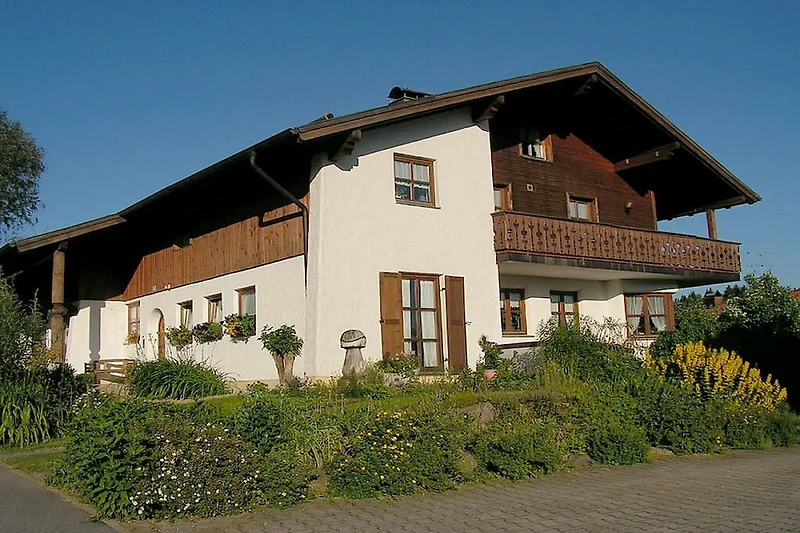 Außenseite Ferienhaus (Sommer)