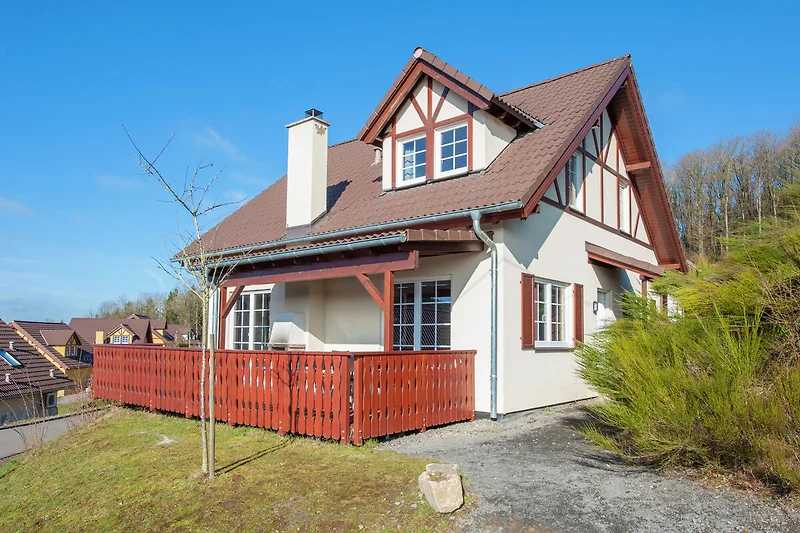 Außenseite Ferienhaus (Sommer)