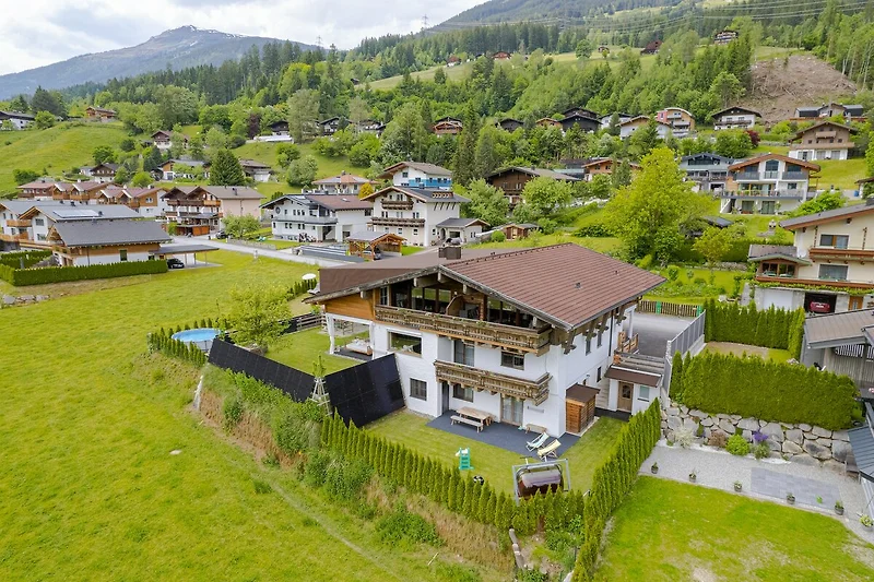 Außenseite Ferienhaus (Sommer)