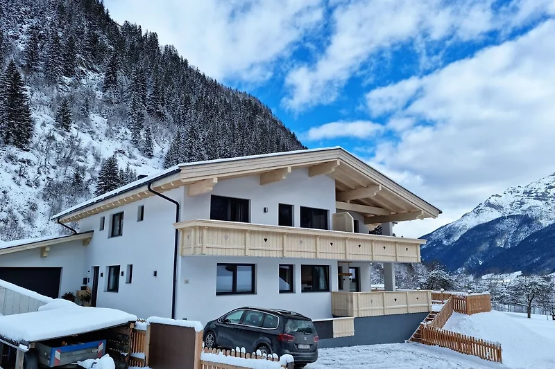 Außenseite Ferienhaus (Winter)