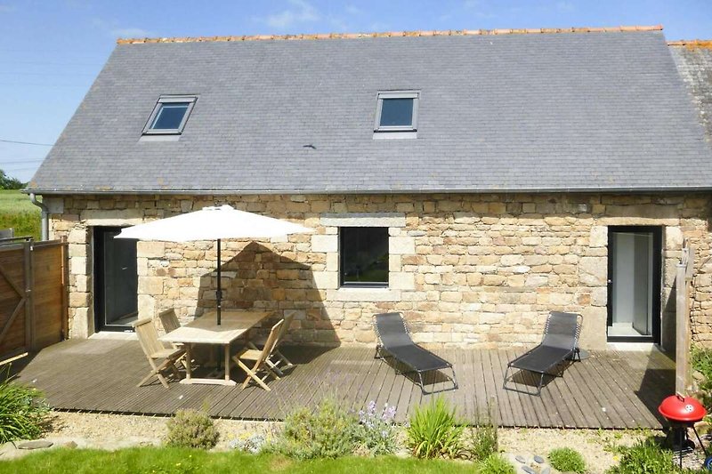 Außenseite Ferienhaus (Sommer)