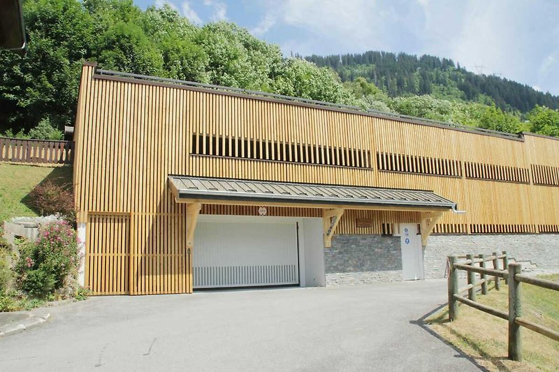 Außenseite Ferienhaus (Sommer)