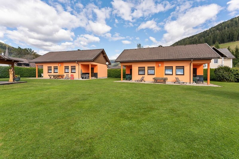 Außenseite Ferienhaus (Sommer)