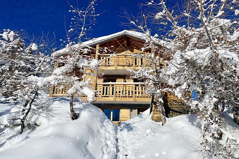 Außenseite Ferienhaus (Winter)