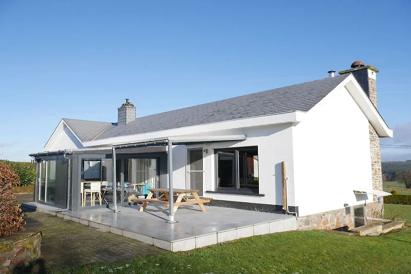 Außenseite Ferienhaus (Sommer)