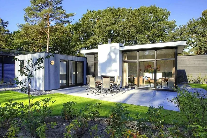 Außenseite Ferienhaus (Sommer)