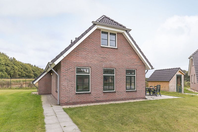 Außenseite Ferienhaus (Sommer)