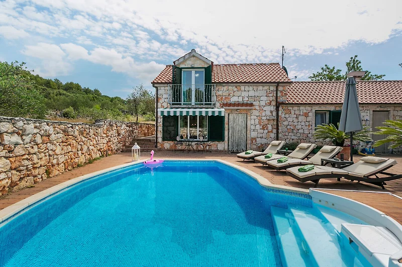 Schwimmbad des Ferienhauses