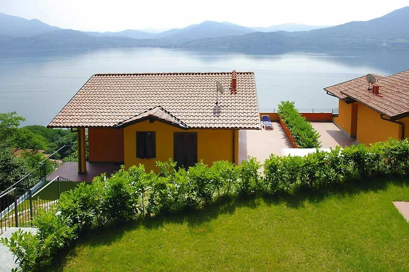 Außenseite Ferienhaus (Sommer) Außenseite Ferienhaus (Sommer)