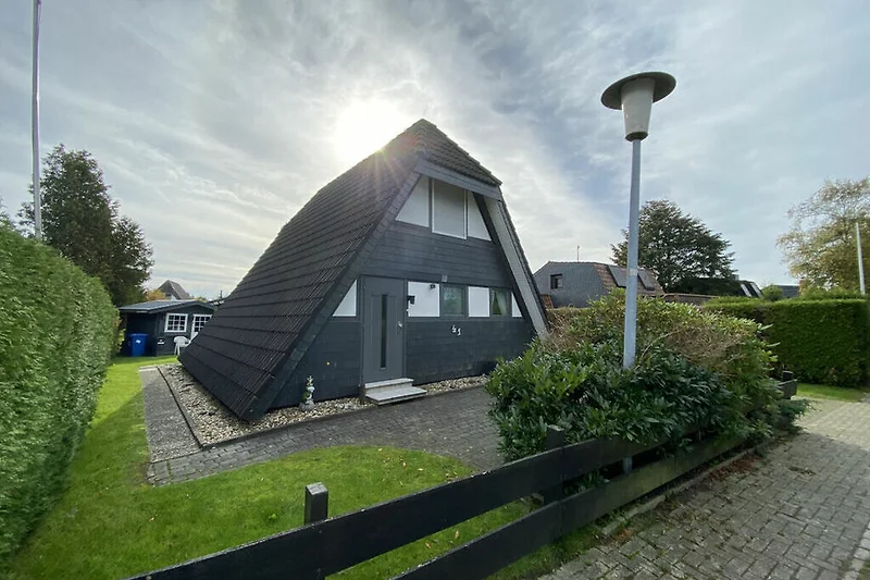 Außenseite Ferienhaus (Sommer)