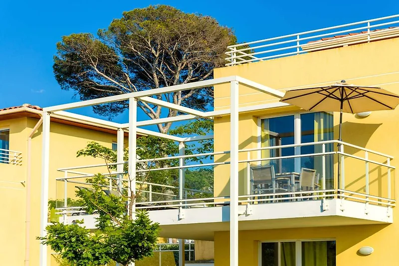 Außenseite Ferienhaus (Sommer)