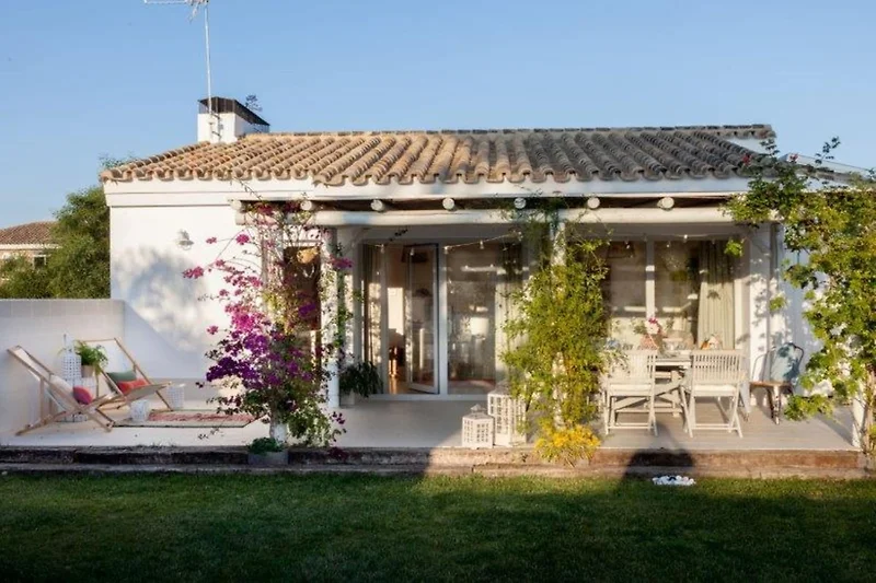 Außenseite Ferienhaus (Sommer)