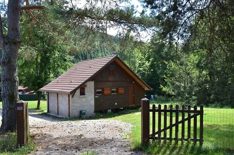 Außenseite Ferienhaus (Sommer)